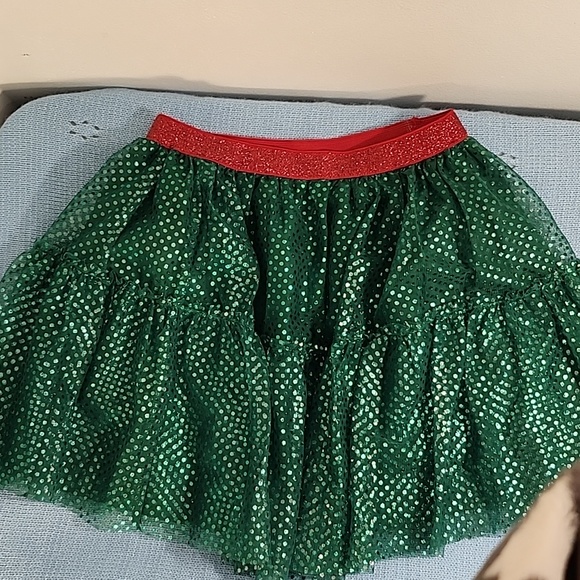 Girls sz 6 Christmas dress and skirt - Picture 14 of 14